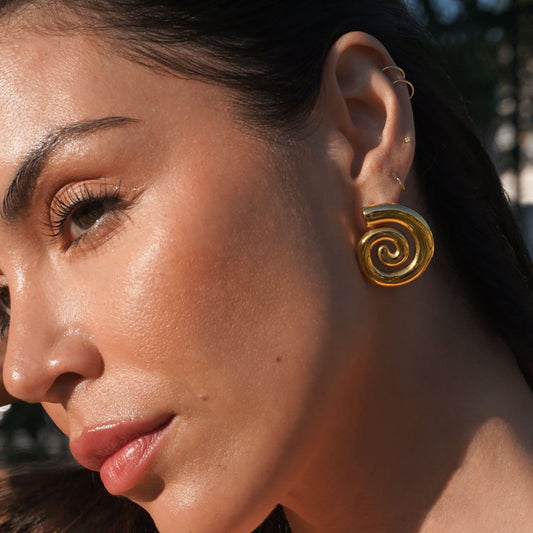 Geometric swirl stud earrings