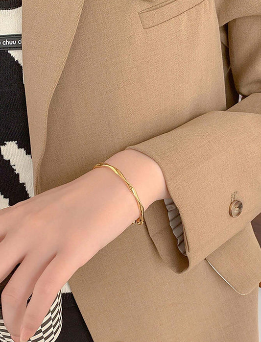 Twisted wire bracelet gold