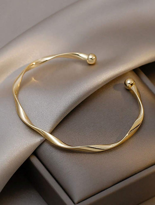 Twisted wire bracelet gold