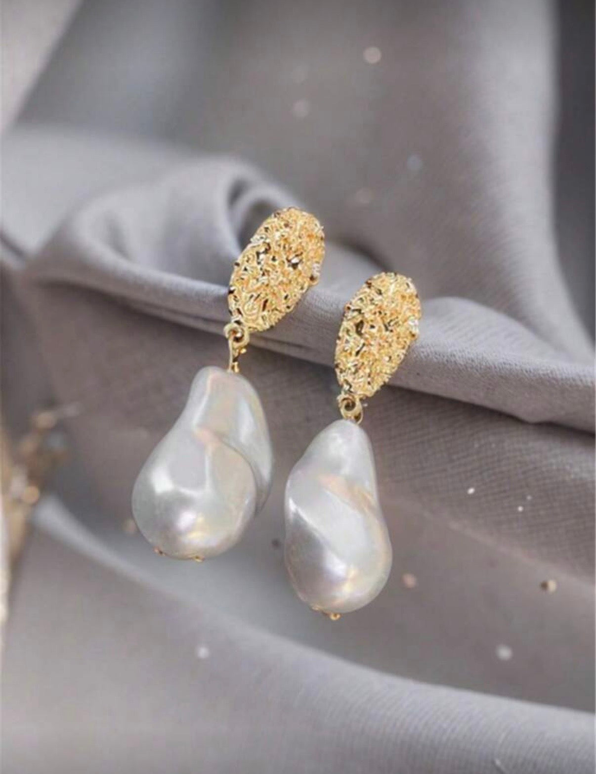 Vintage Baroque Style Asymmetrical Pearl Stud Earrings, Fashionable And Unique