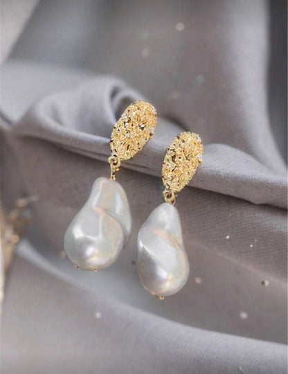 Vintage Baroque Style Asymmetrical Pearl Stud Earrings, Fashionable And Unique