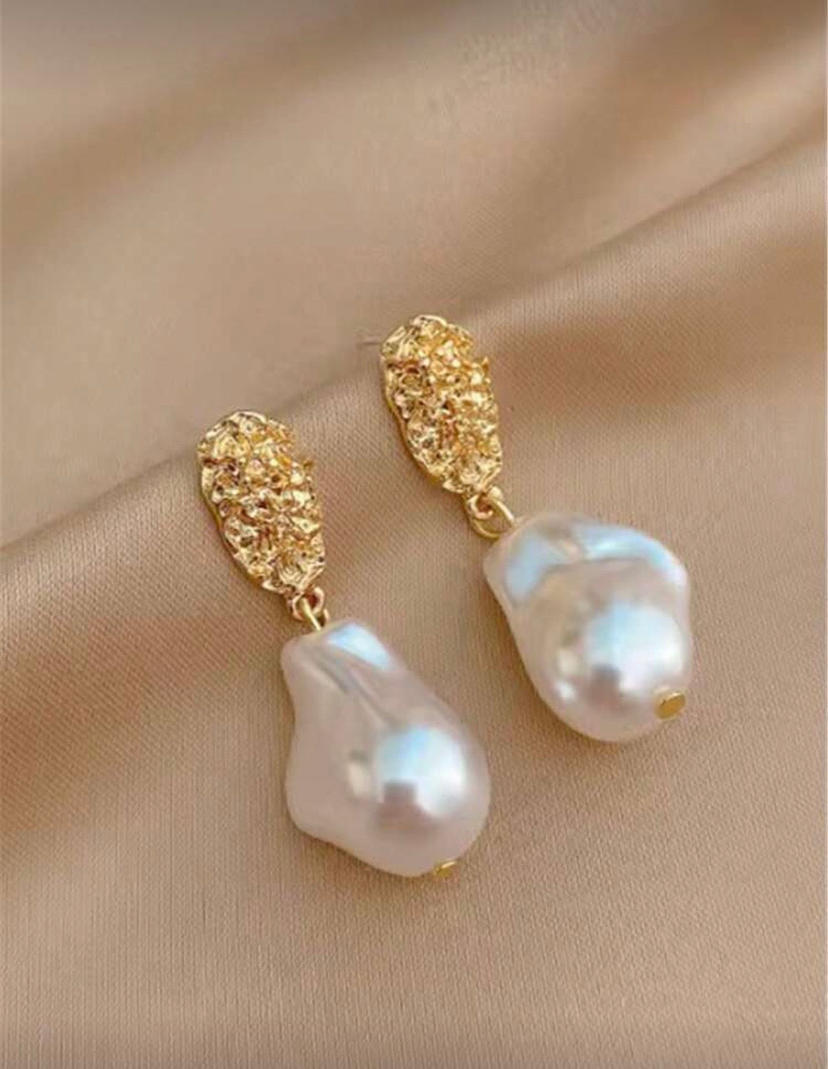 Vintage Baroque Style Asymmetrical Pearl Stud Earrings, Fashionable And Unique